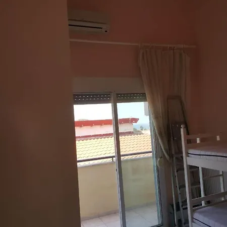 3 Storey Holiday *